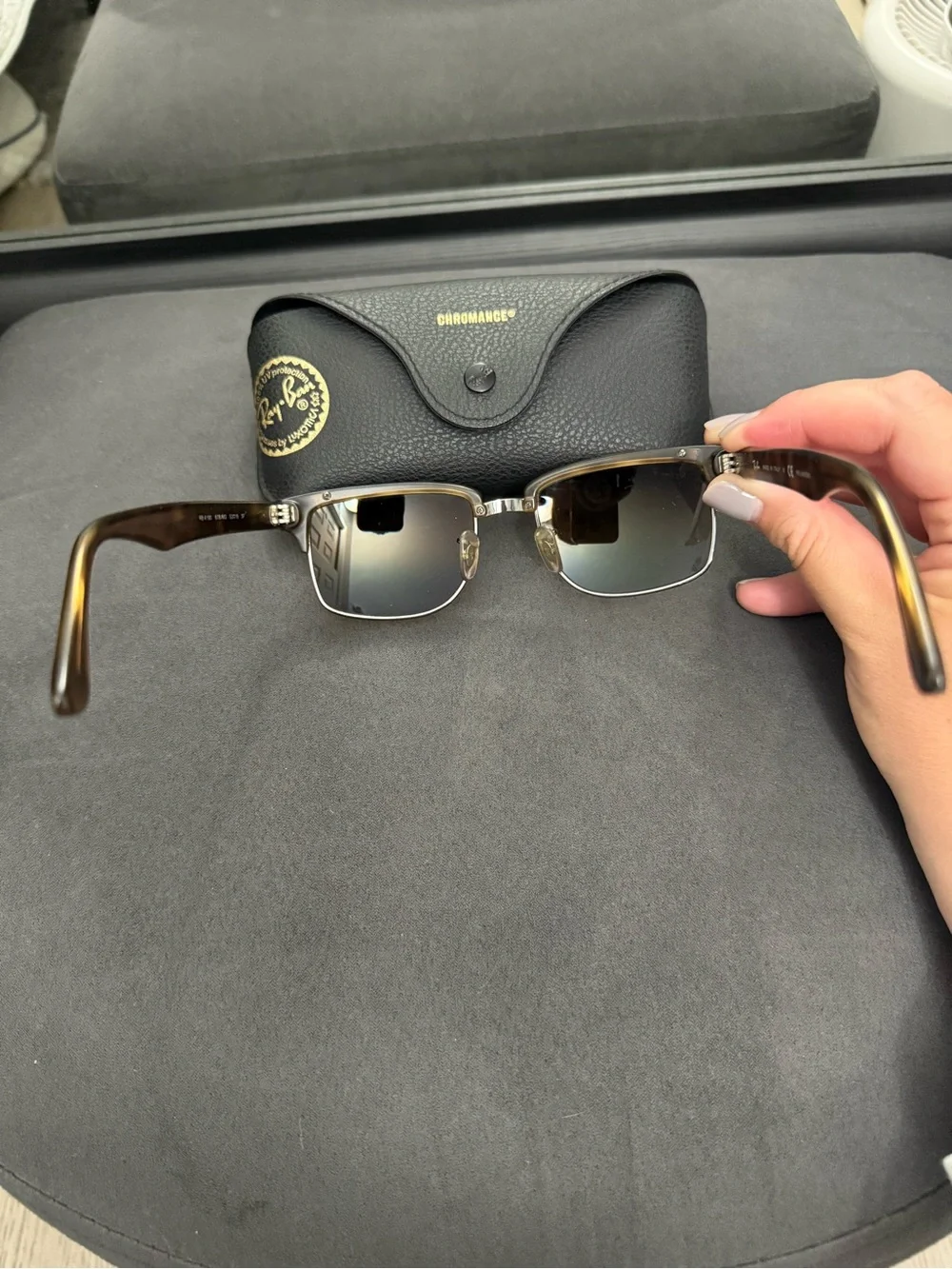 Ray-Ban Brown Gradient Lens Sunglasses with Black Case